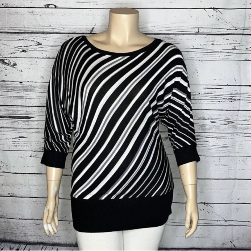 White House Black Market light weight Sweater Top Size M
